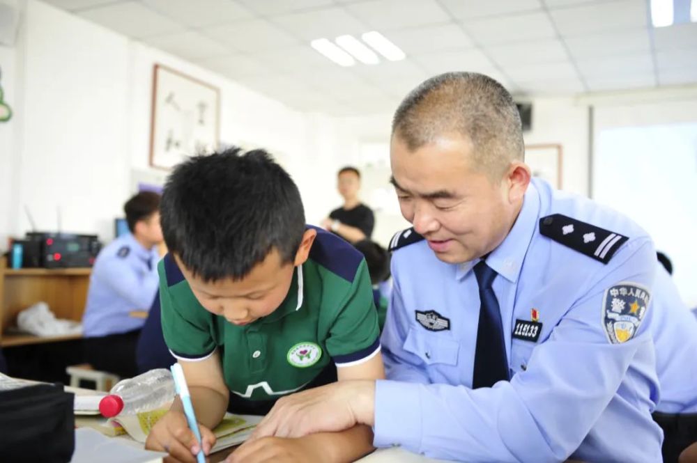 齐鲁最美警察候选人|曾爱军:暖警"大曾"