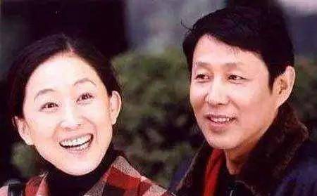 又过了两年,陈瑾出演了个人的首部电视剧《山不转水转》,出演了女主角