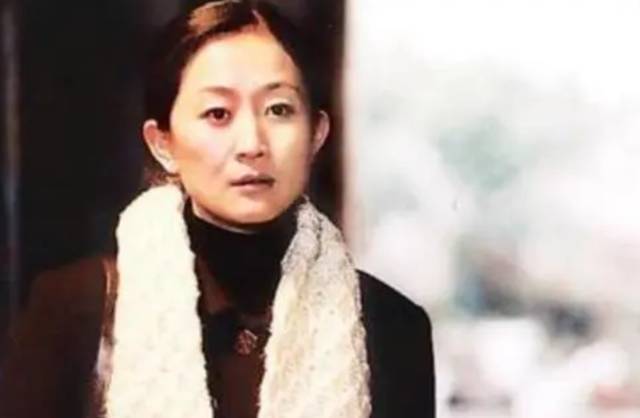 二十年不吃主食57岁未婚未育素颜出镜拍戏陈瑾究竟图啥