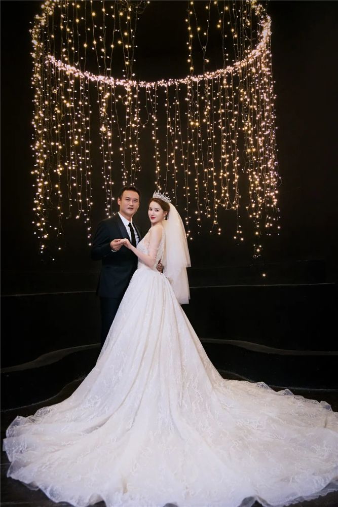 国安徐云龙大婚图说婚礼:新婚妻子王骞钤坦言更爱孩子