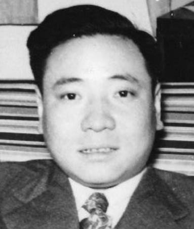 并且他还遇到了生命中一个举足轻重的人,这个人就是潘汉年.