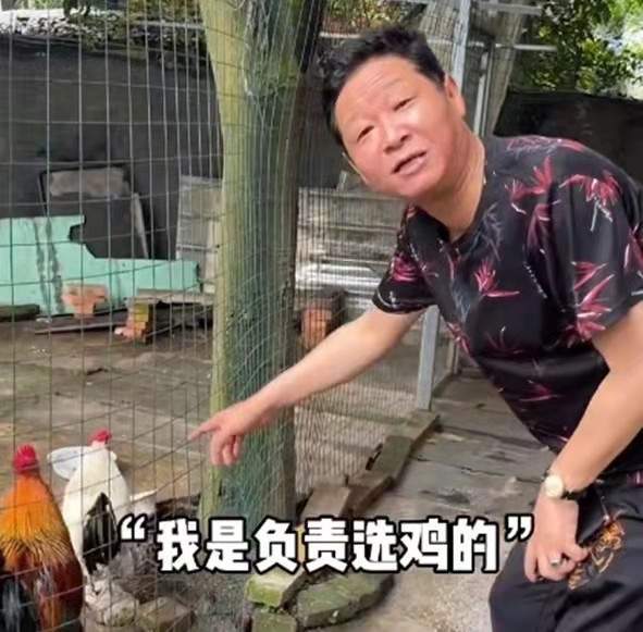 想不到康熙微服私访记中的三德子成养鸡大户带领家乡脱贫致富