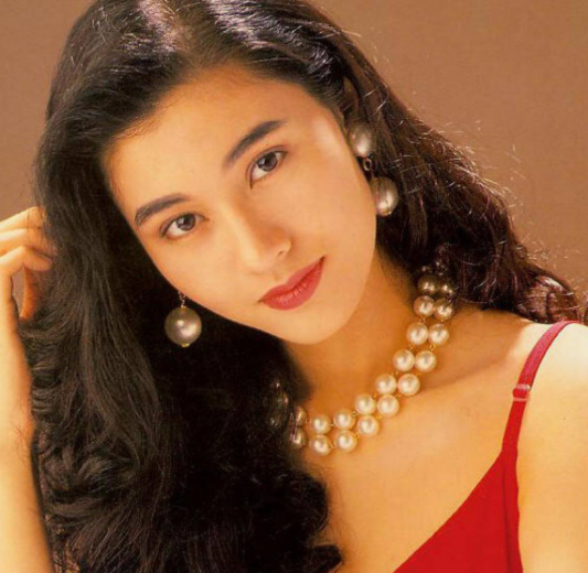 李嘉欣成功的原因,她比任何想要嫁入豪门的女星手段都狠.