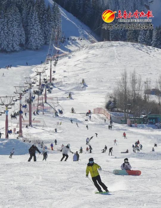 组图丨乌鲁木齐滑雪场新雪季首滑启动