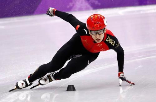 其中第一枚金牌由女运动员杨杨于2002年美国盐城湖冬奥会中于短道速滑
