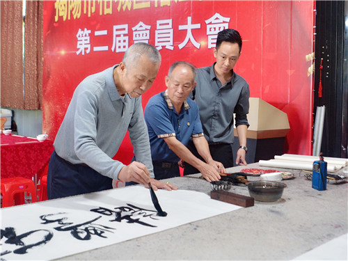 广东揭阳:书香弥漫老岭村 妙笔生花书画院