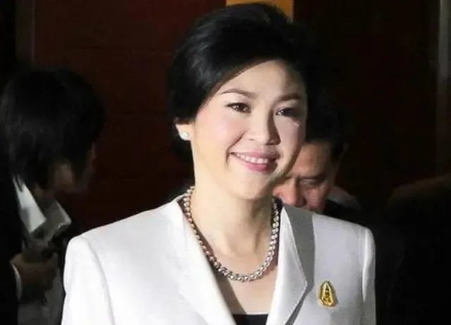 泰国史上首位女总理——英拉:是这样"跑路"的
