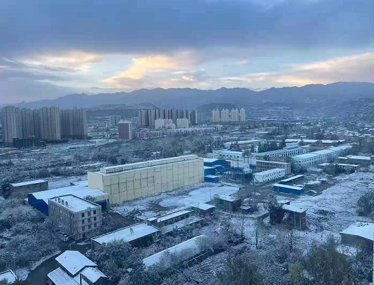 宛如童话世界一般让整个宝鸡银装素裹飞飞扬扬的雪花一起来感受一下