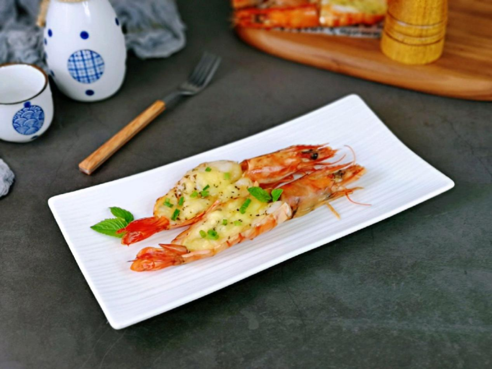 颜值高又美味的芝士焗黑虎虾,待客必备菜品,在家吃出大餐的感觉