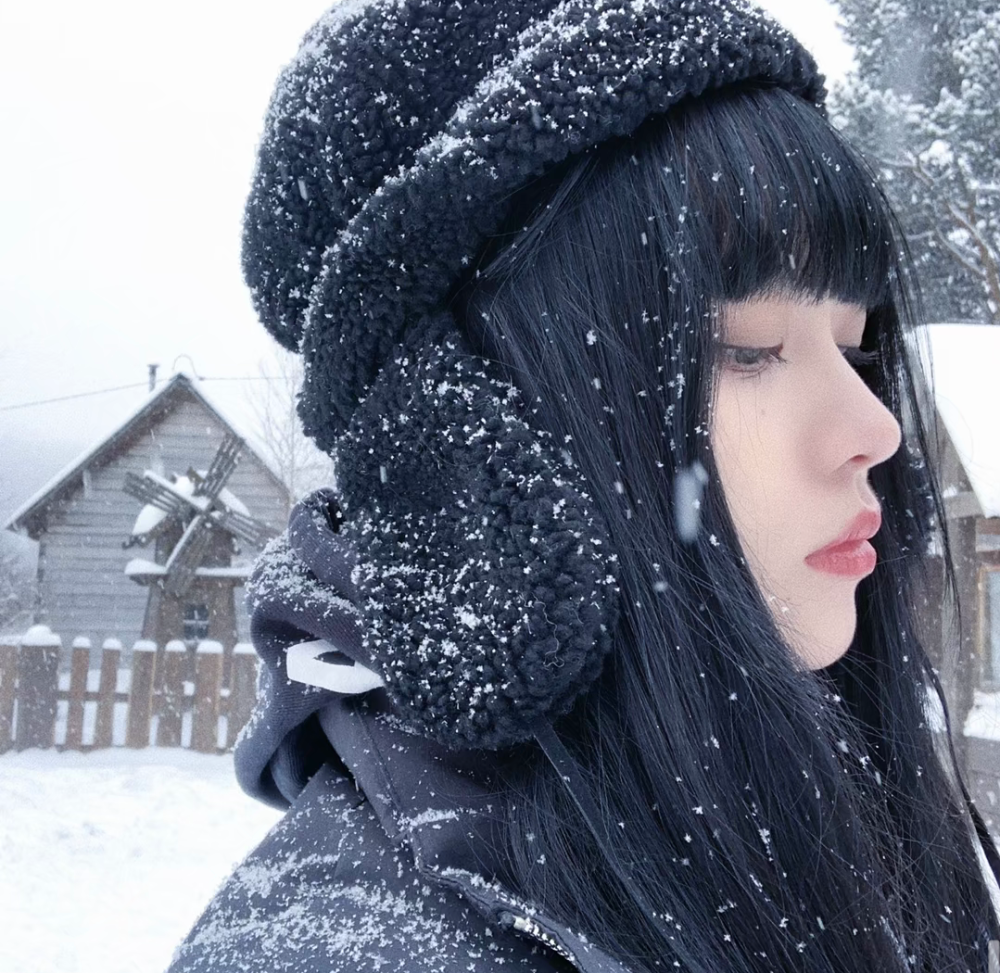 ins下雪了女生头像