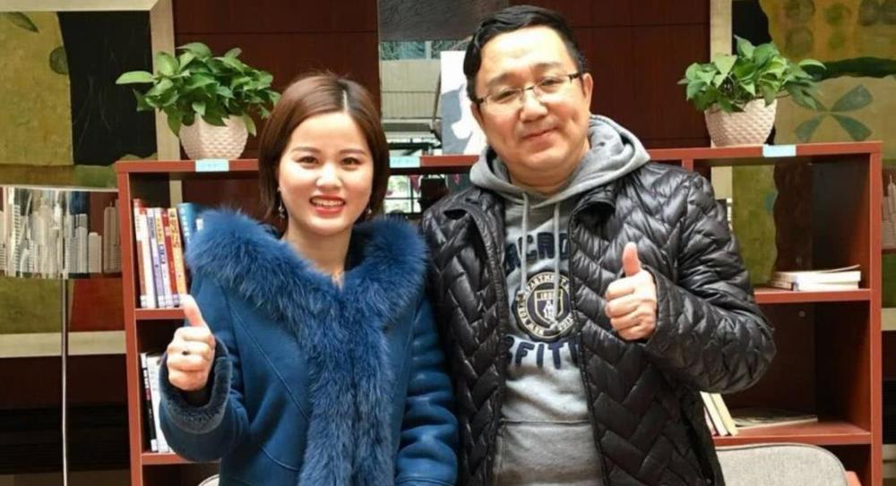 演员句号:再婚娶小11岁妻子"丫蛋",让丧子的岳父母晚年不流泪