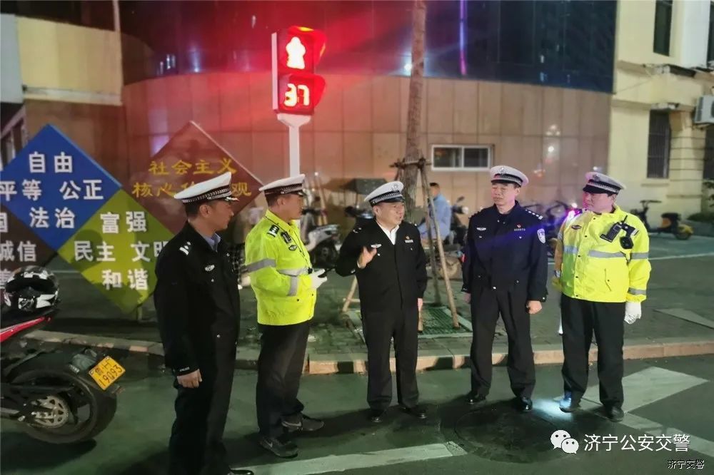 安全生产逆雨雪而行济宁交警护航您的平安出行路