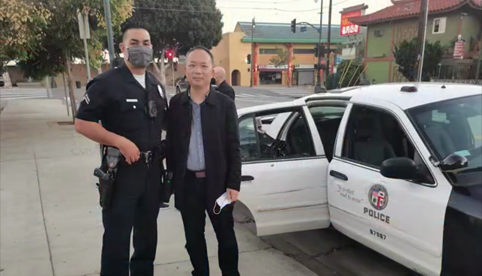 湖南一教授在美遭持枪抢劫:被用枪指脸,用中国功夫击退劫匪