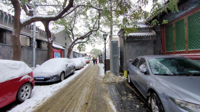 2021年初雪的北京胡同