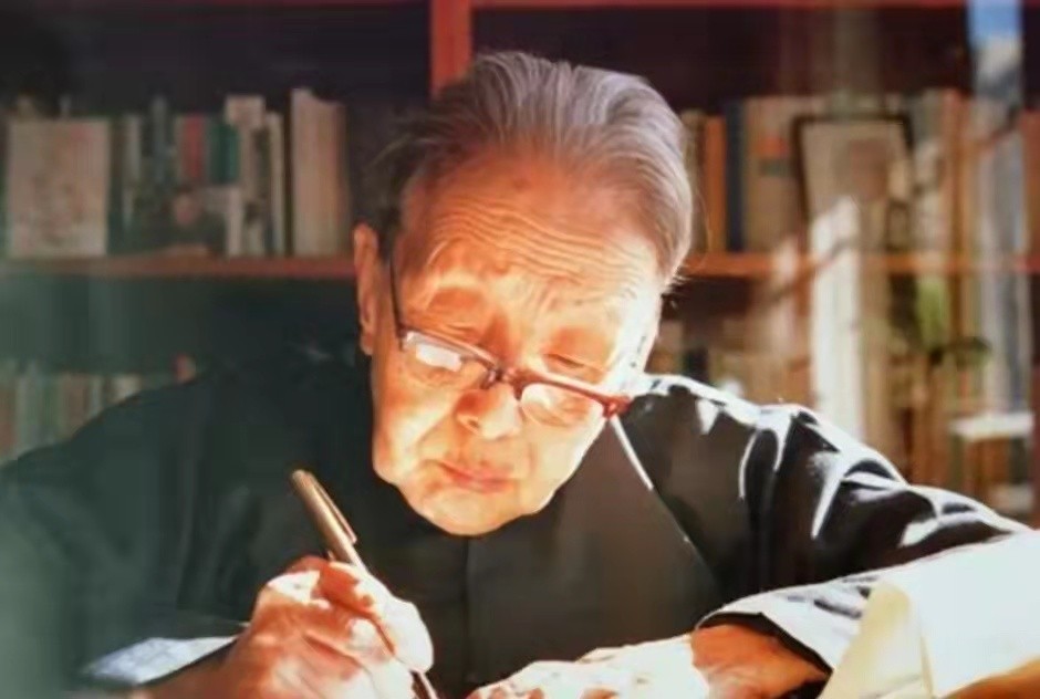 这一想法或许就是冰心阻止儿子离婚的原因.
