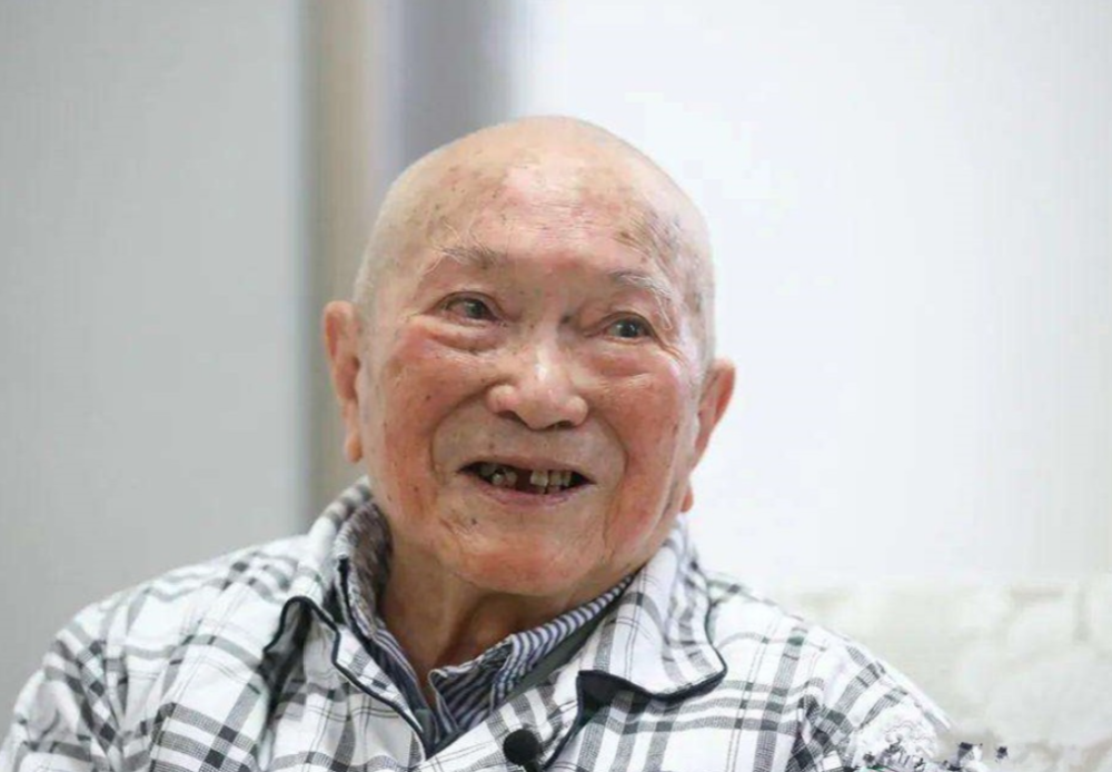 7岁参军9岁长征母亲是烈士舅舅是元帅94岁的向轩如今怎样