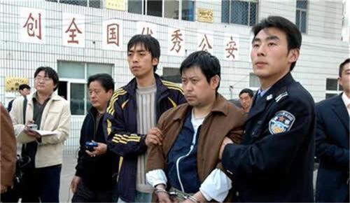 那名买车的男子叫任晓峰,在他买车几天后,他的照片就登上了电视.