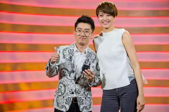 金志文梁咏琪最萌身高差 同台对唱惊艳