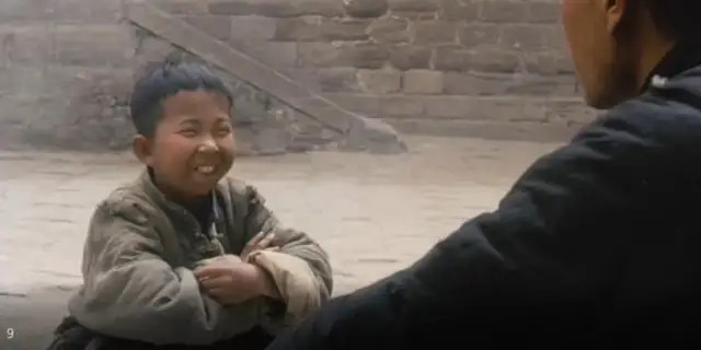 这一年,李少红来到山里,正在拍摄《血色清晨》,需要一位农村小男孩的