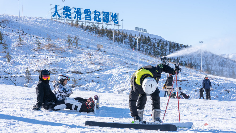 阿勒泰将军山国际滑雪度假区开滑