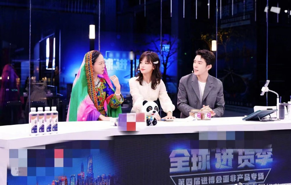 李佳琦搭档王冰冰卖空12万罐阿富汗松子,直播在改变世界