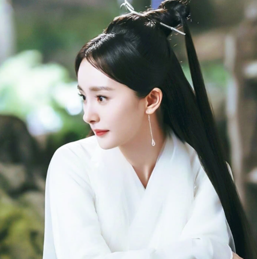 杨幂新剧《娇藏》官宣,男主设定貌如谪仙,你心目中的男主是谁