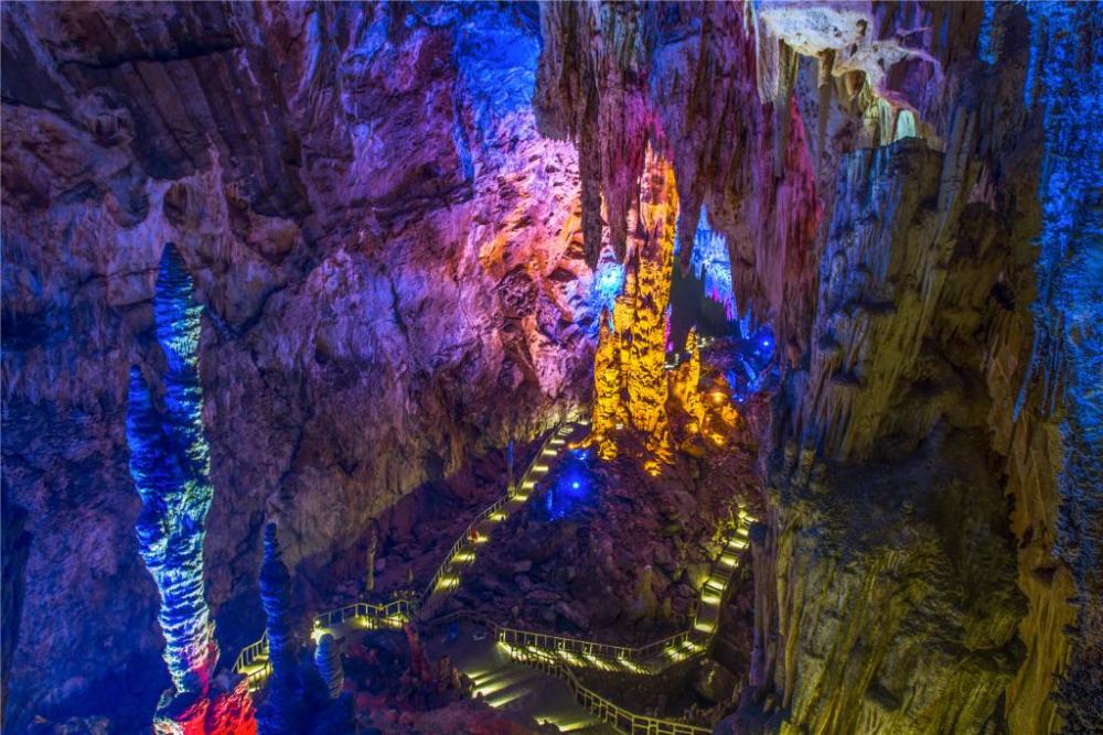 重庆芙蓉洞景区,玲珑剔透,令人目不接暇,有"溶洞之王"的美名