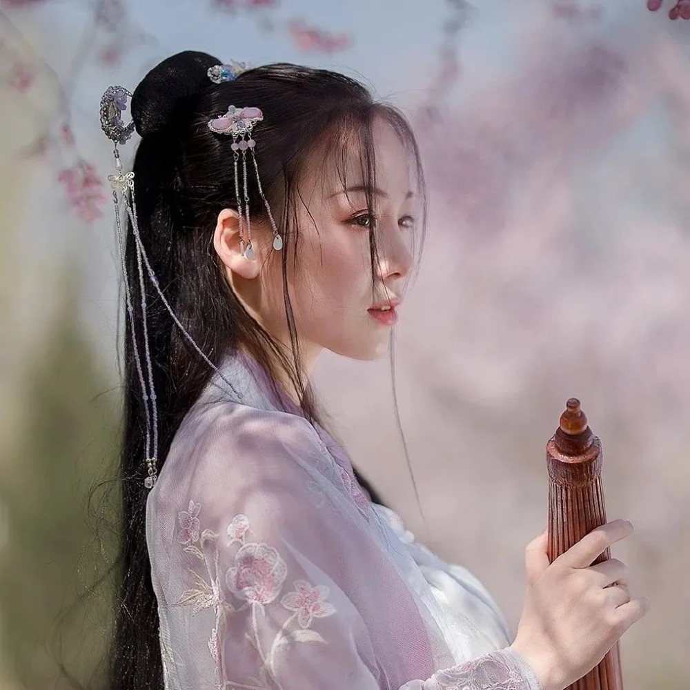 古风真人女生头像我大好的一个人凭什么跑到别人的生命里去当插曲
