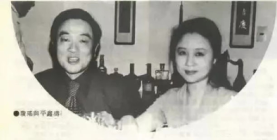 1956年,18岁的她,与44岁的老师蒋仁相恋,并为他3次自杀.