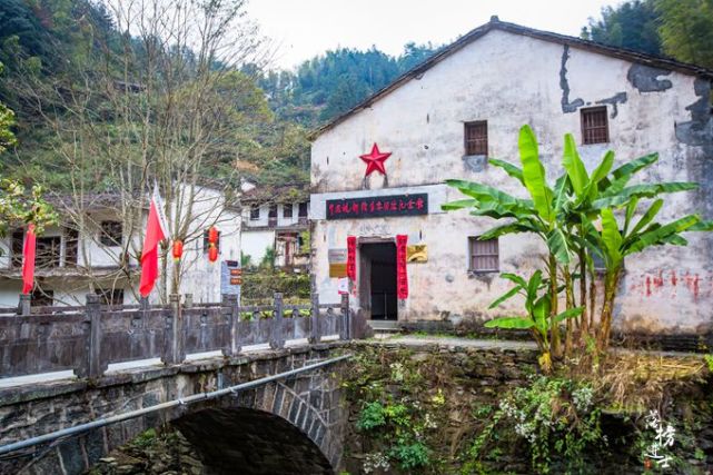 安徽休宁石屋坑:皖南山区有名的"支红村,是研学旅游的好去处