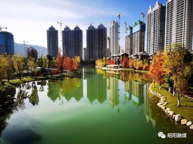 昭通乌蒙水乡公园枫景迷人