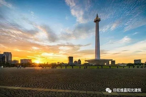 印尼国家纪念塔位于印度尼西亚首都雅加达,是雅加达的著名标志建筑