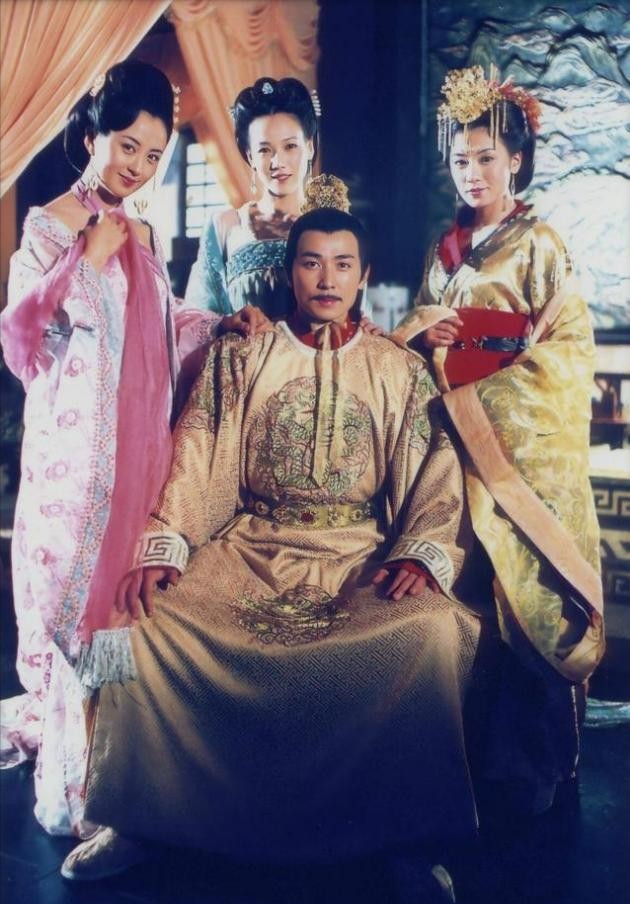 2002年,保剑锋在《十八岁的天空》里扮演的古老师一角深入人心,并成了