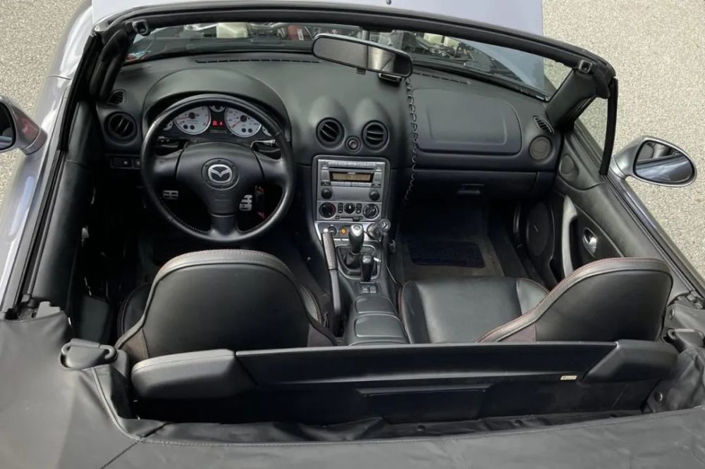 2004年马自达mx-5 miata