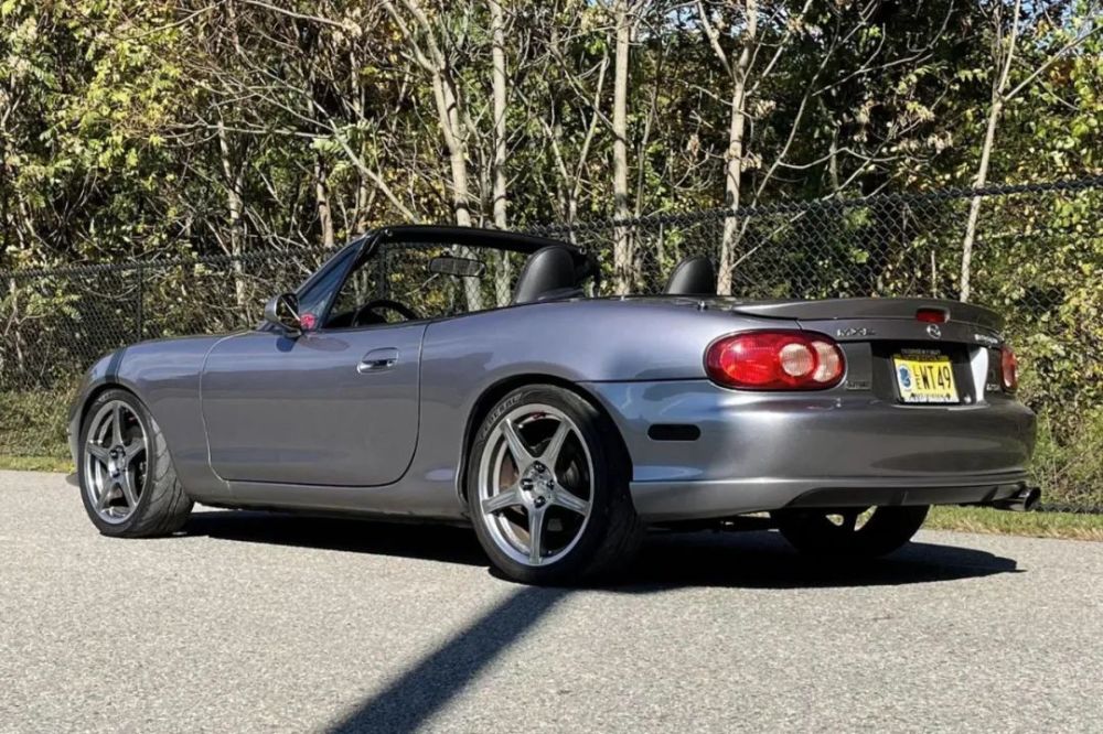 2004年马自达mx-5 miata