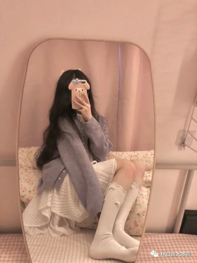 学姐的对镜自拍～听周杰伦的歌是最温柔的时候