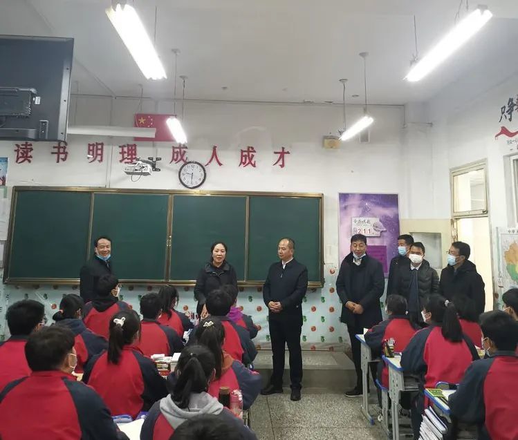 关注教育,关爱学子——杨春香一行来积石中学检查指导
