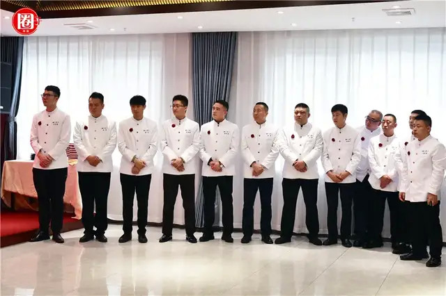 薪火相传!中国鲁菜特级烹饪大师颜卫星收徒,颜派再添新生力量
