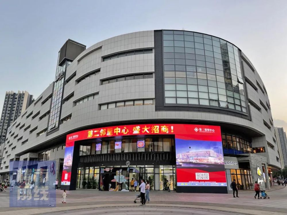 △城南邻里中心与两个楼栋隔九龙大道,就是中山大学附属肿瘤医院