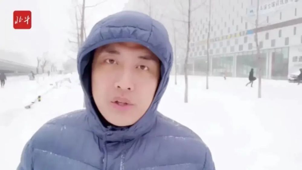 主播 孙晨添,连线直播看第一场雪.