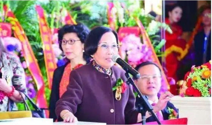 周锦辉澳门叠码仔的祖师爷何鸿燊的军师母亲是丐帮帮主