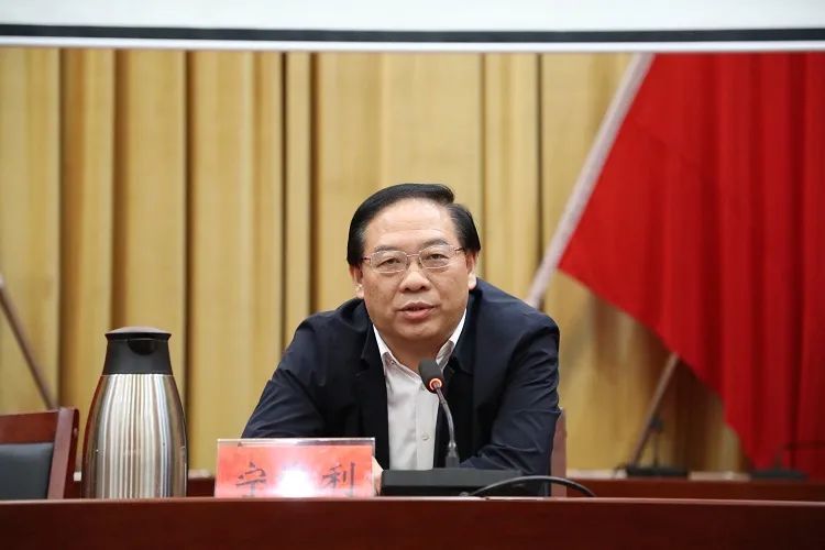 督查室主任宁资利应邀作了题为《真抓实干推动工作落实》的专题讲座