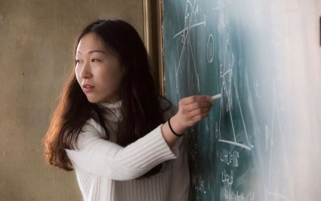 期中考试后,乡镇中学初三老师怒批学生:"你们生来就是