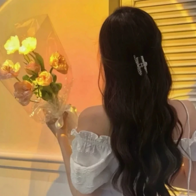 女头神秘感绝美背影图