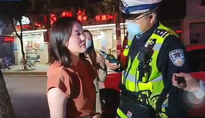 玛莎拉蒂醉驾女司机判了!庭审现场表示忏悔,还向法官三鞠躬!