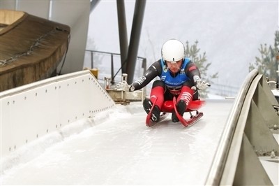 中国运动员首次滑行.国家雪车雪橇中心场馆运行团队供图