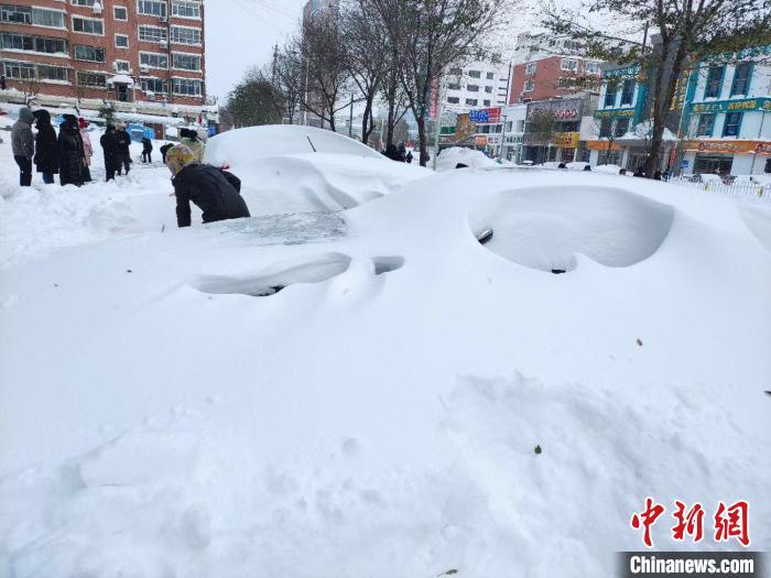 内蒙古通辽:强降雪致8个旗县区受灾
