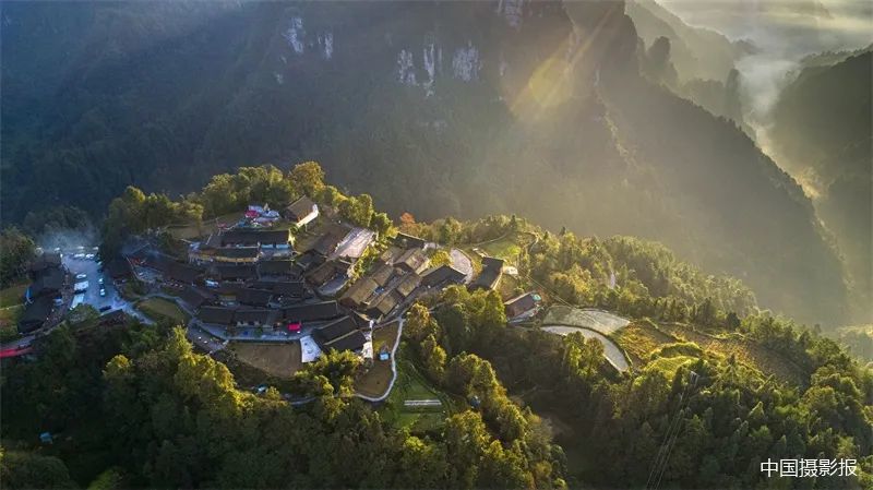 湖南省花垣县双龙镇十八洞村 张谨 摄