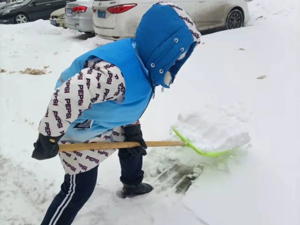 社会实践|青少年学生志愿者以雪为令 闻雪即动