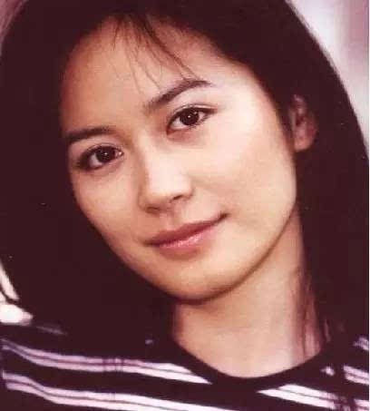50岁的俞飞鸿比20岁还美!高颧骨女人怎么能像她一样美